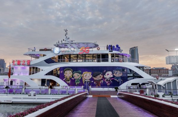 鼎牛网 申城爆款音乐剧《SIX》持续释放“票根经济”效应